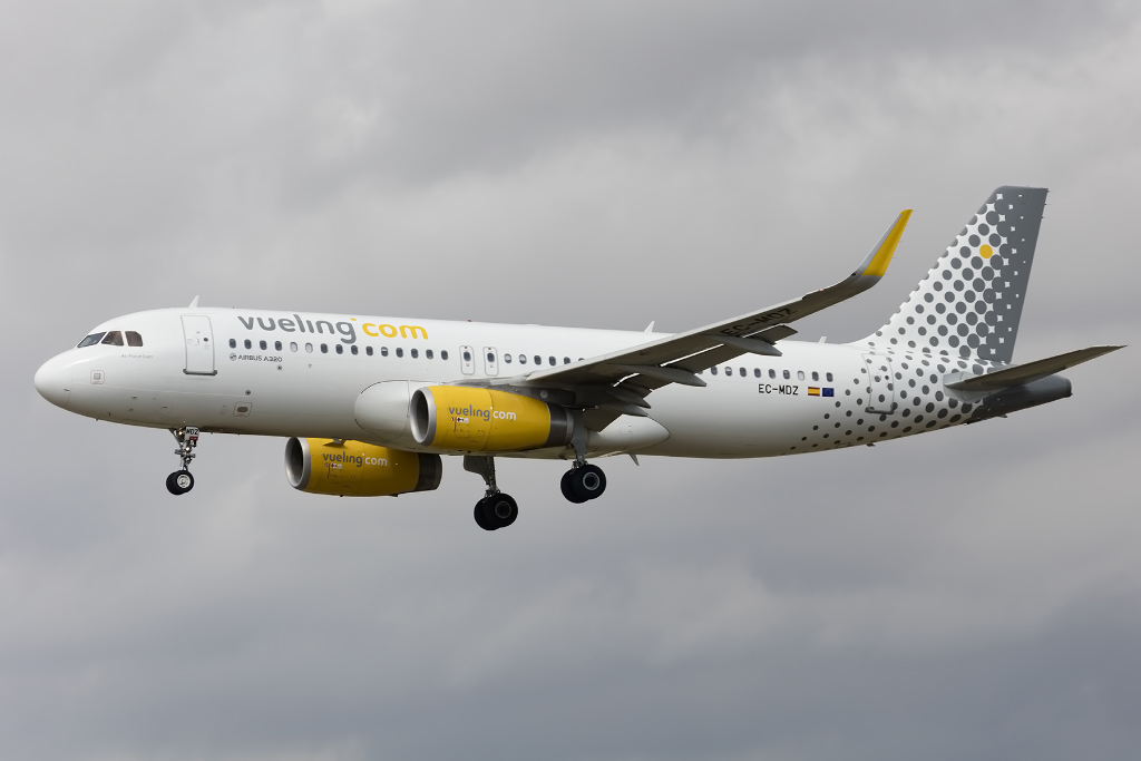 Vueling, EC-MDZ, Airbus, A320-232, 26.09.2015, BCN, Barcelona, Spain 




