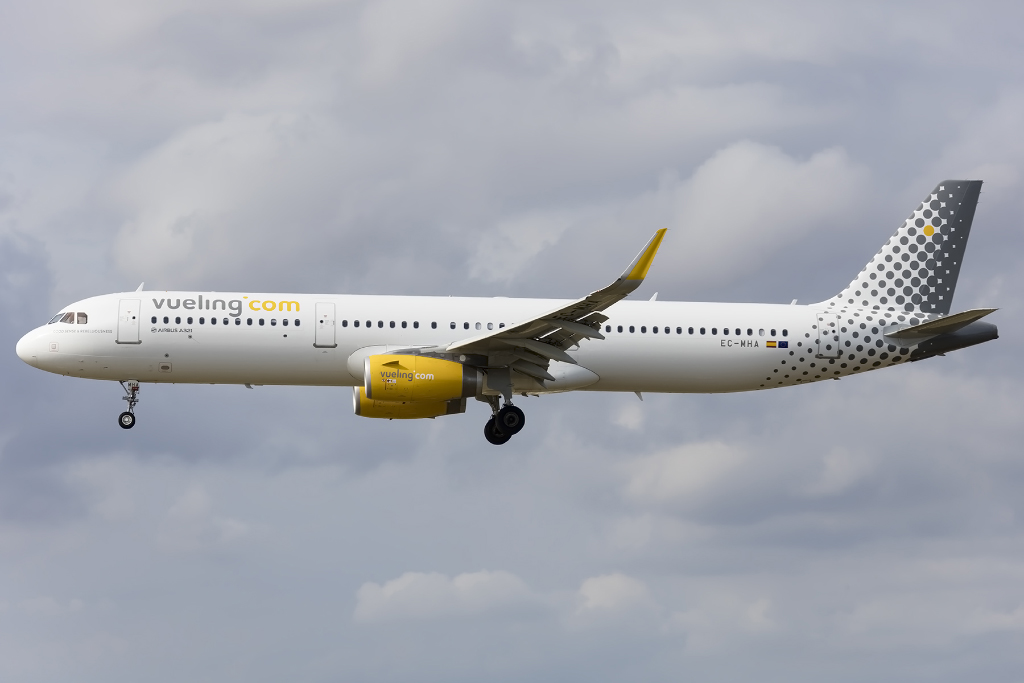 Vueling, EC-MHA, Airbus, A321-231, 26.09.2015, BCN, Barcelona, Spain 




