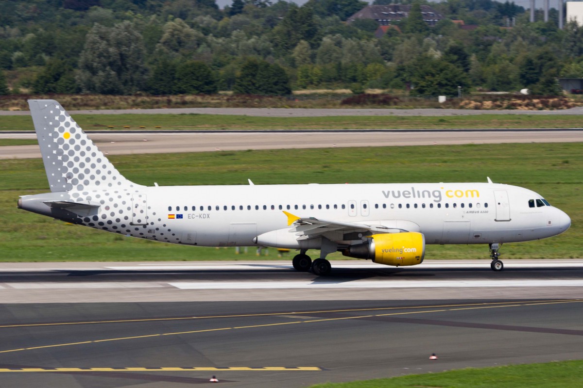 Vueling (VY-VLG), EC-KDX  Francisco Jose' Ruiz Cortizo , Airbus, A 320-216, 22.08.2015, DUS-EDDL, Dsseldorf, Germany