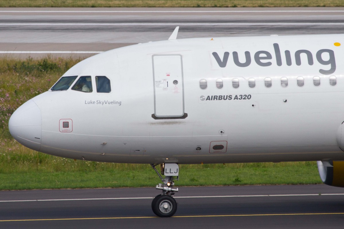 Vueling (VY-VLG), EC-LLJ  Luke SkyVueling , A 320-214, 27.06.2015, DUS-EDDL, Düsseldorf, Germany