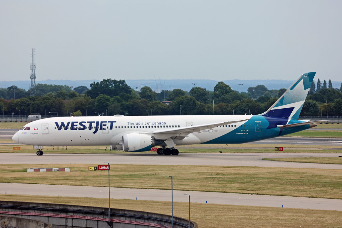 WestJet Airlines, C-GUDH, Boeing B787-9, msn: 64974/792, 08.Juli 2023, LHR London Heathrow, United Kingdom.