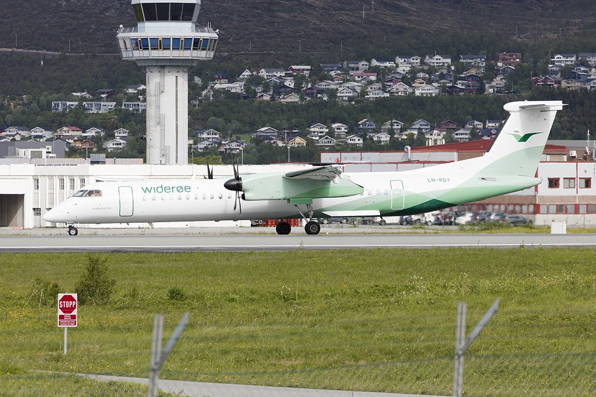 Wideroe, LN-RDY, deHavilland, DHC-8-402 Dash 8, 20.06.2017, TOS, Tromso, Norway


