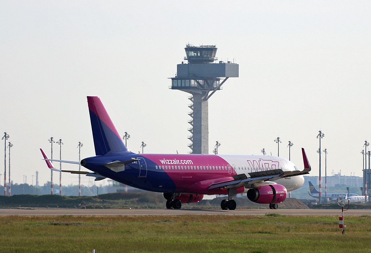 Wizz Air, Airbus A 320-232, HA-LWZ, BER, 05.06.2021