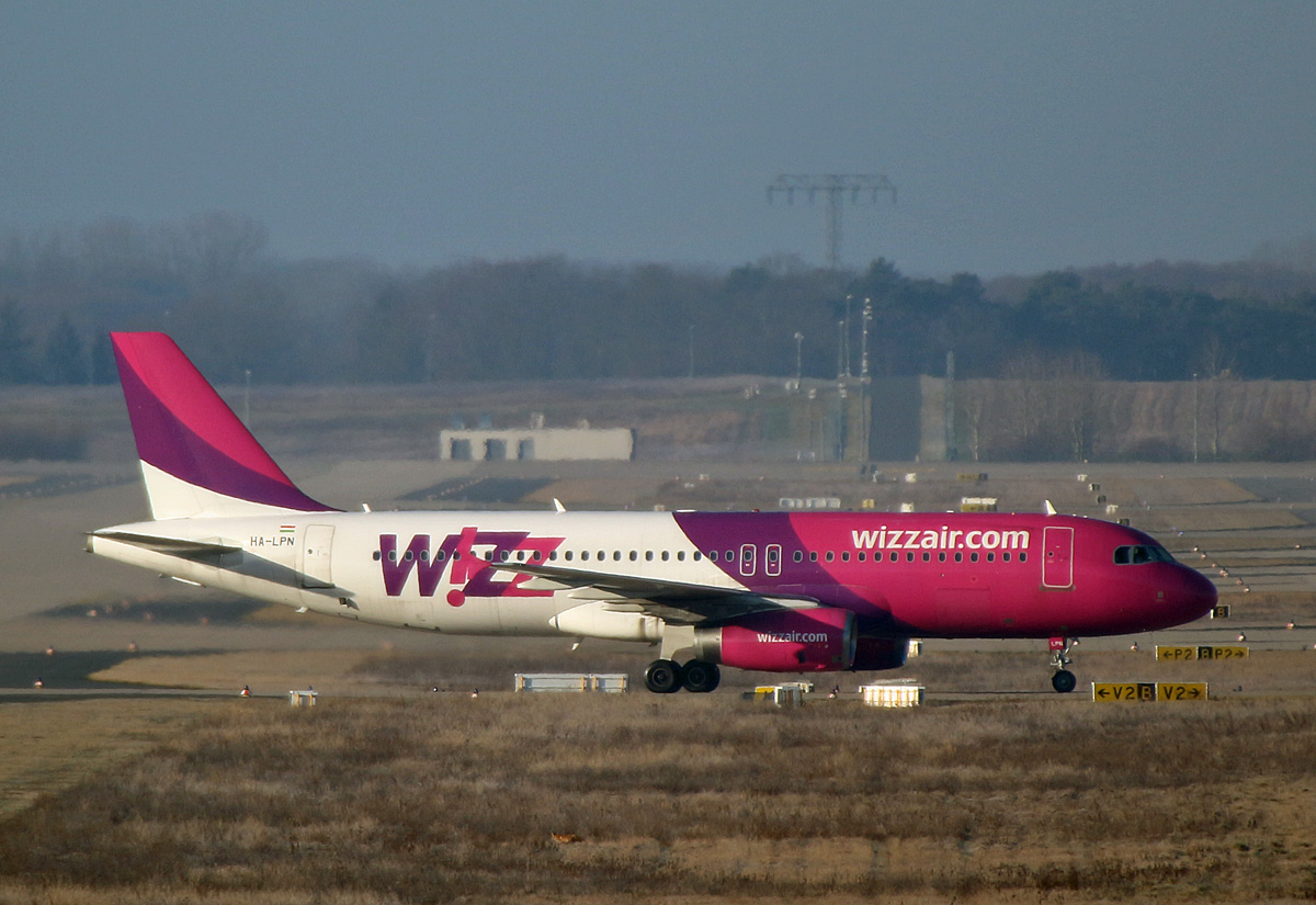 Wizz Air, Airbus A 320-232, HA-LPN, BER, 12.02.2022
