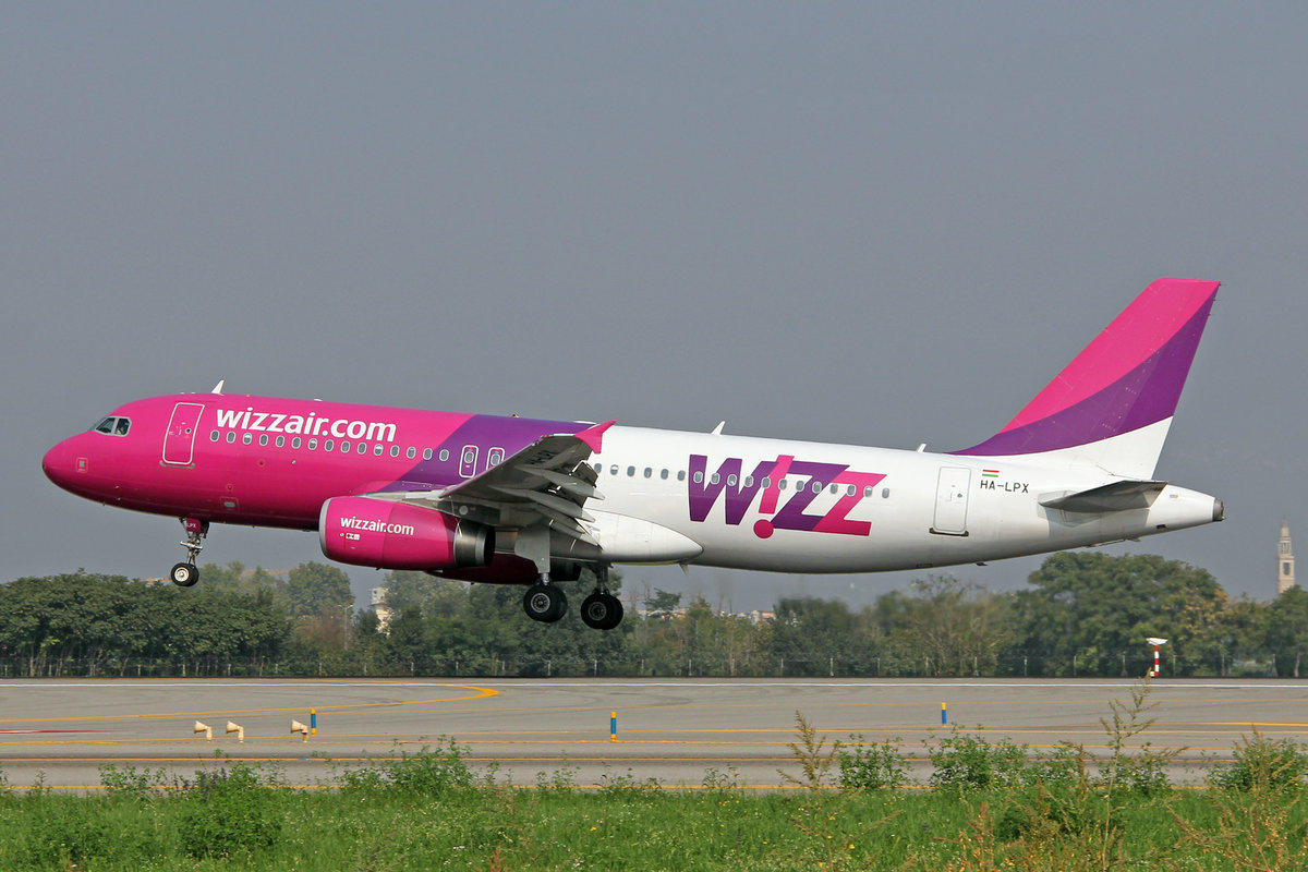 WIZZ Air, HA-LPX, Airbus A320-232, msn: 3968, 04.Oktober 2011, BGY Bergamo, Italy.