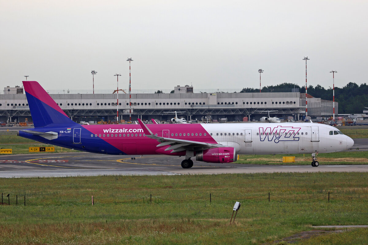 Wizz Air, HA-LXF, Airbus, A321-231, msn: 7155, 12.Juli 2023, MXP Milano Malpensa, Italy.