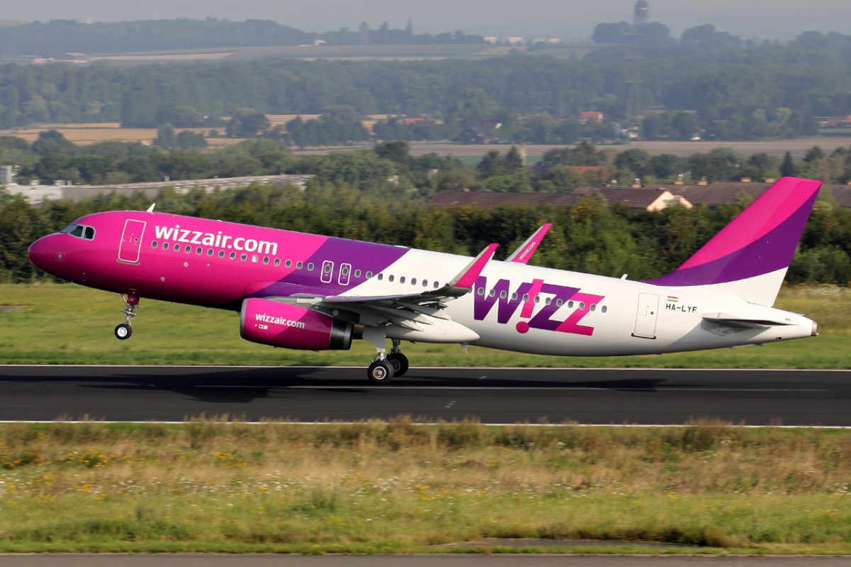 Wizz Air HA-LYF beim Start in Dortmund 3.8.2014