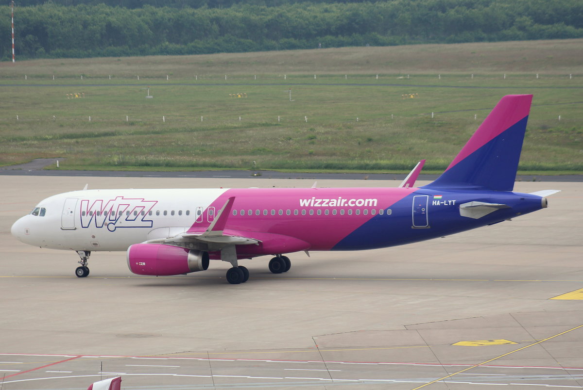 Wizzair, HA-LYT,(c/n 6683),Airbus A 320-232 (SL), 12.06.2016, CGN-EDDK, Köln-Bonn, Germany 