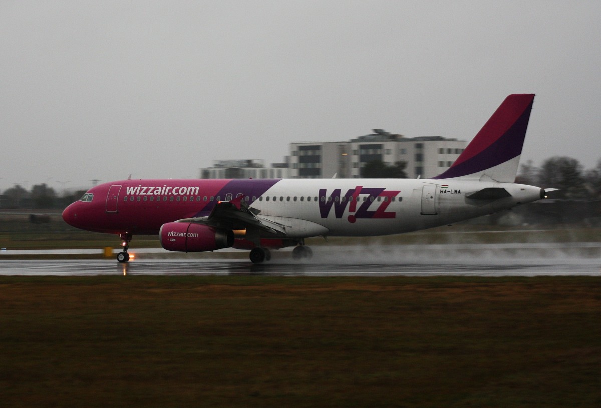 Wizzair Hungary, HA-LWA,(c/n 4223),Airbus A 320-232, 22.12.2014, GDN-EPGD, Gdansk, Polen 