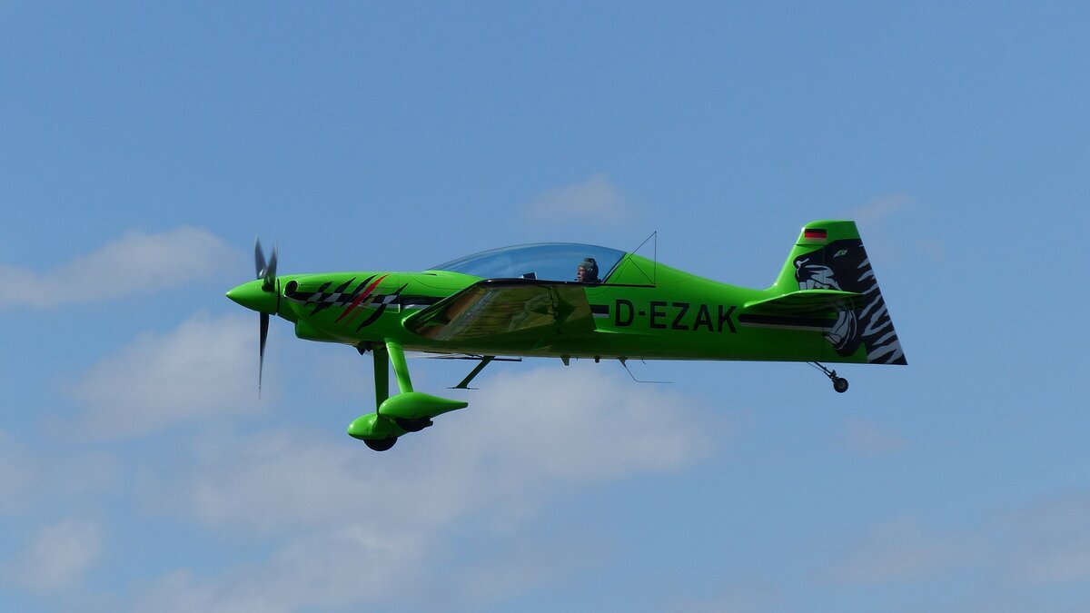 Xtreme Air EA-42, D-EZAK im Endanflug auf die Piste 24 in Gera (EDAJ) am 6.7.2022