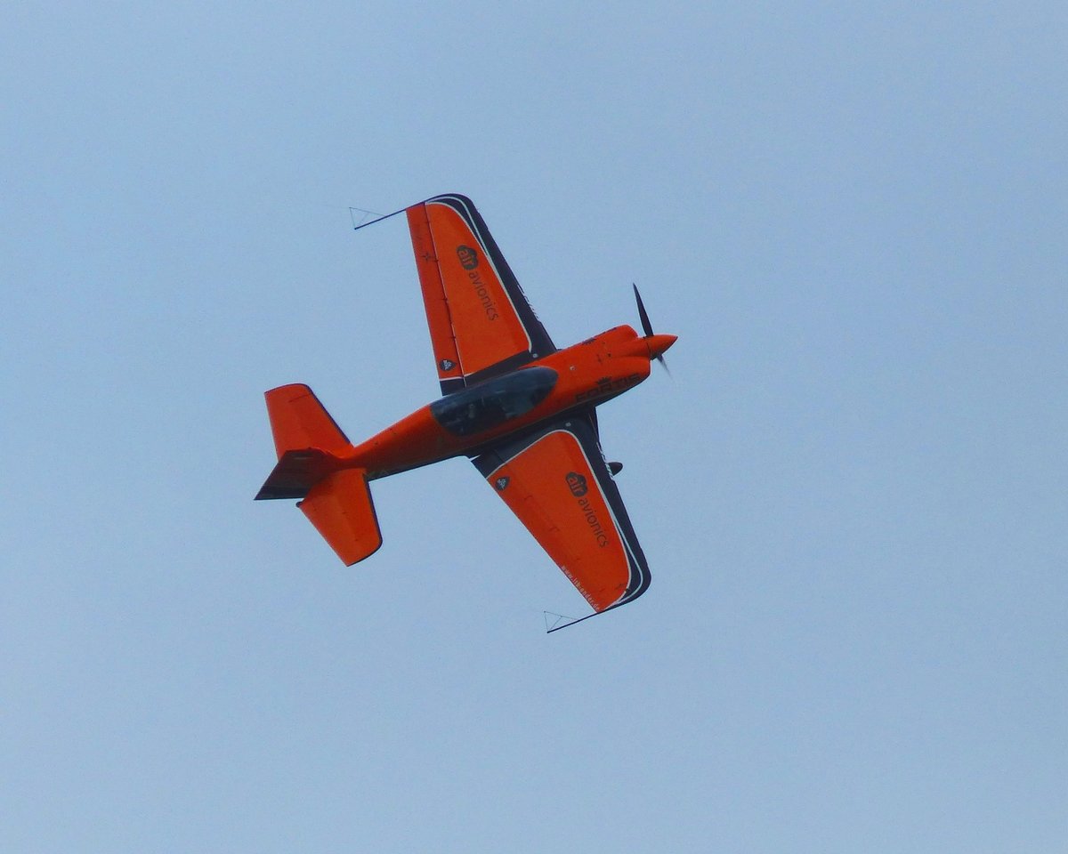 Xtreme Air XA-42, D-EIXA, über dem Flugplatz Gera (EDAJ) beim Kunstflugprogramm, am 2.9.2017