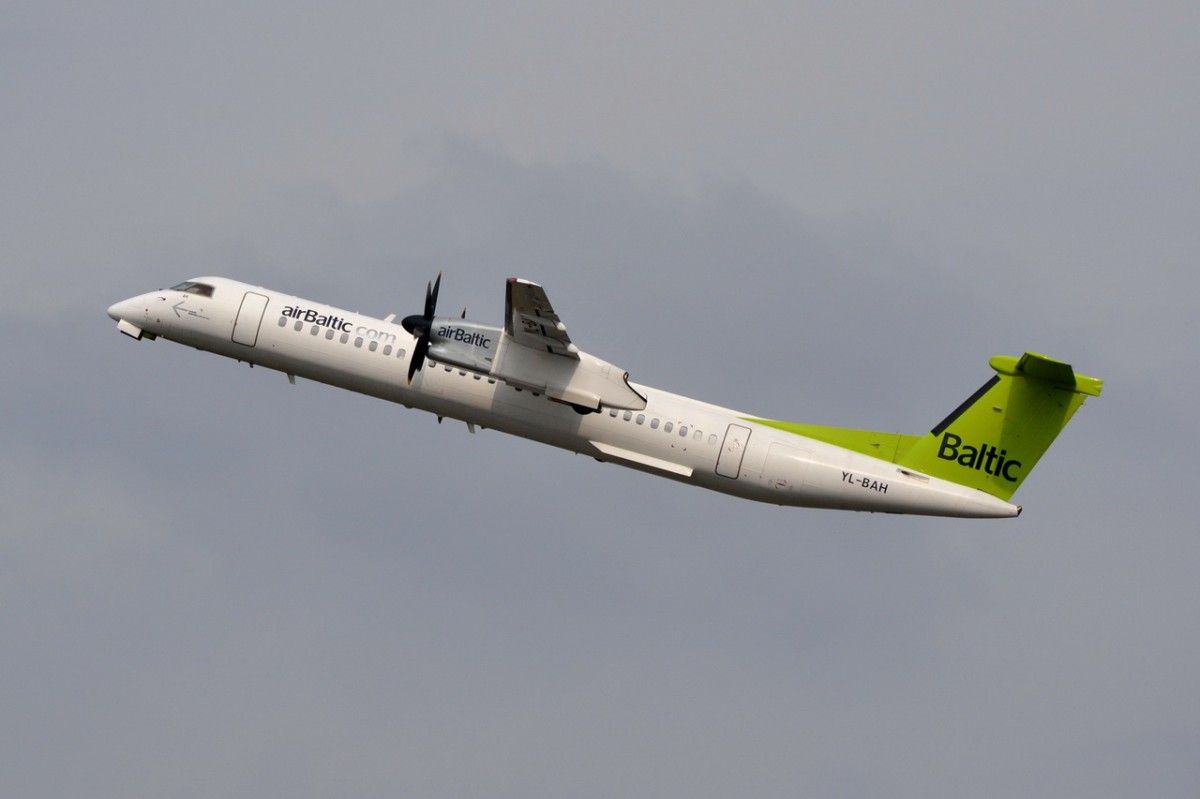 YL-BAH Air Baltic De Havilland Canada DHC-8-402Q Dash 8   24.03.2014
in Tegel gestartet