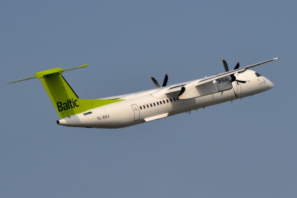 YL-BAJ Air Baltic De Havilland Canada DHC-8-402Q Dash 8   Start am 03.04 in Tegel