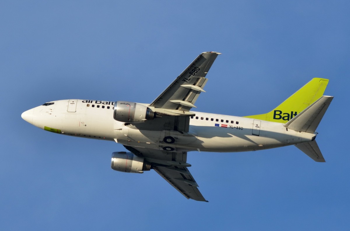 YL-BBD Air Baltic Boeing 737-53S   in München gestartet am 05.12.2015