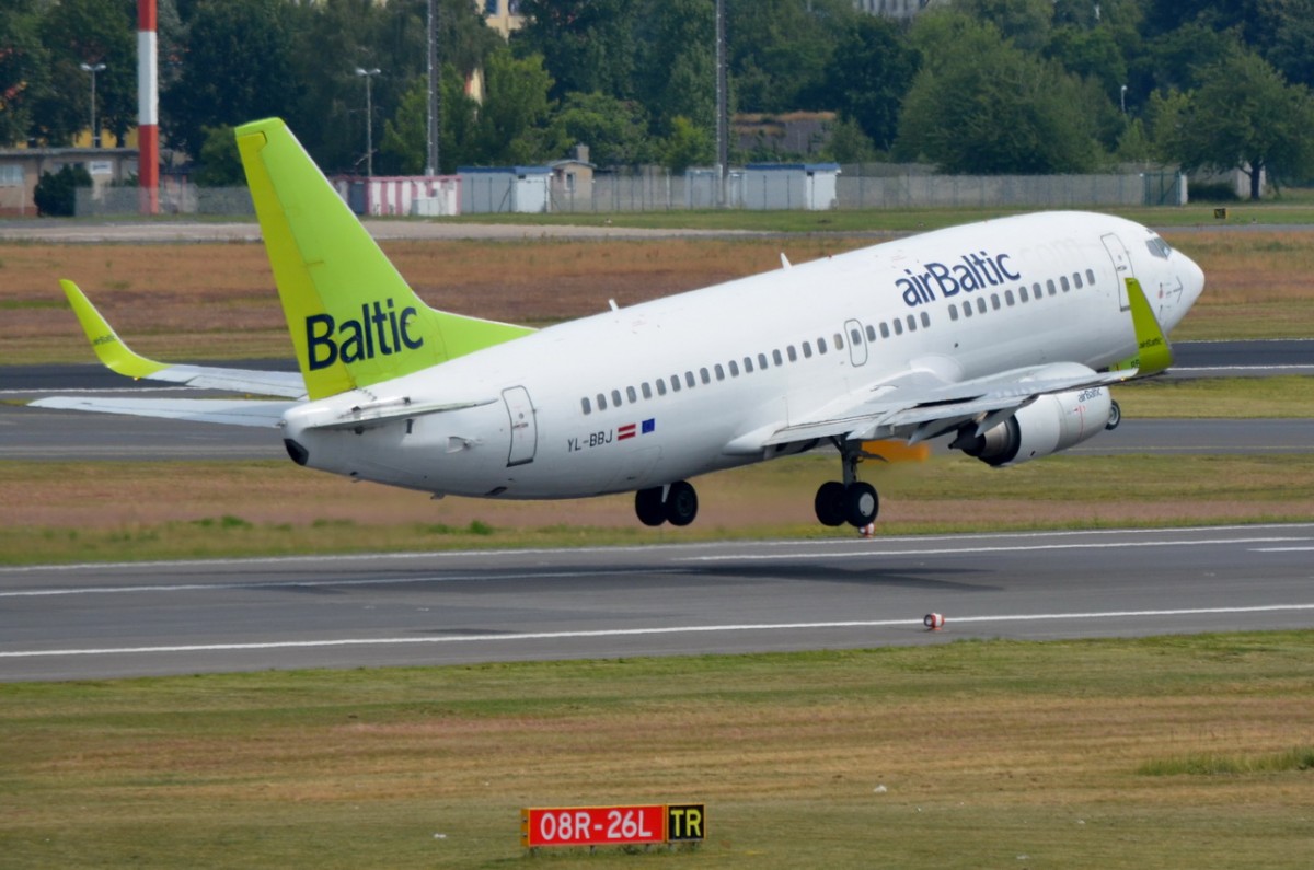 YL-BBJ Air Baltic Boeing 737-36Q (WL)  in Tegel gestartet am 27.06.2014