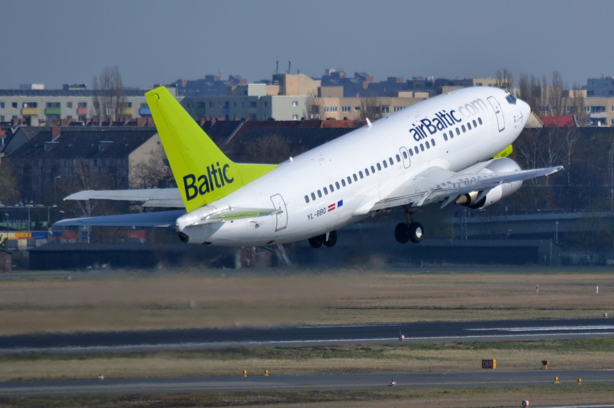 YL-BBQ Air Baltic Boeing 737-522   Start in Tegel am 26.03.2014