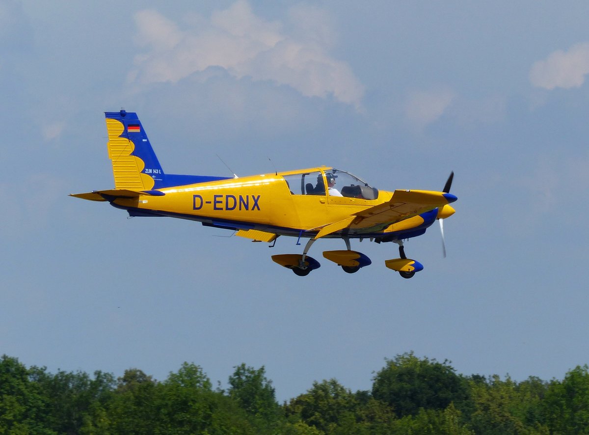 Zlin 143L,D-EDNX vor der Landung auf der Piste 08 in Oberschleissheim (EDNX) am 29.8.2018