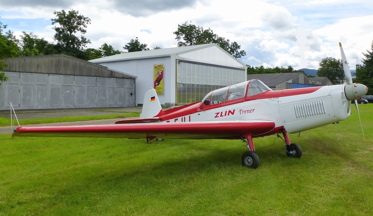 Zlin Z-526F, D-EJLL, Schul-und Sportflugzeug aus der CSSR, gebaut von 1965-74, Flugplatz Freiburg, Juni 2016