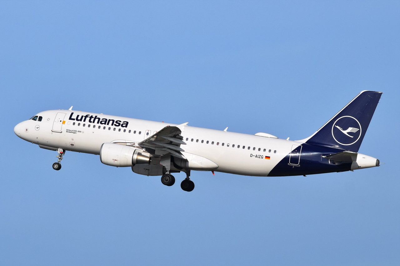 D-AIZG , Lufthansa , Airbus A320-214  Sindelfingen  , 27.10.2022 , Berlin-Brandenburg  Willy Brandt  , BER , 