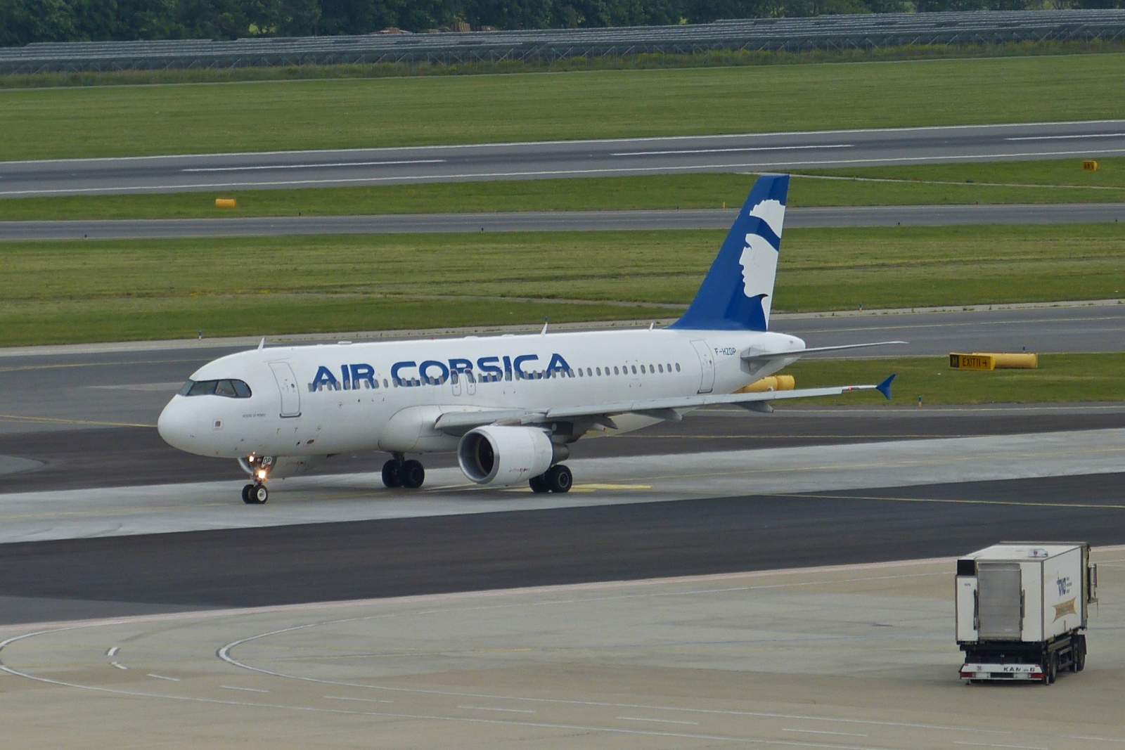 F-HZDP, Air Corsica, Airbus A320-216, Flughafen Wien. 04.06.2023