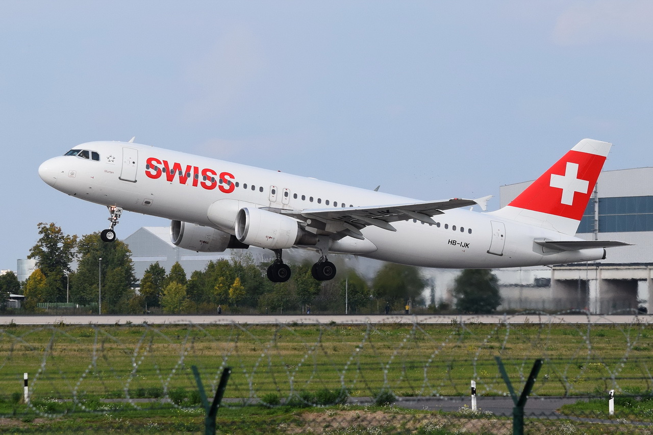 HB-IJK , Swiss , Airbus A320-214 , 25.09.2022 , Berlin-Brandenburg  Willy Brandt  , BER , 