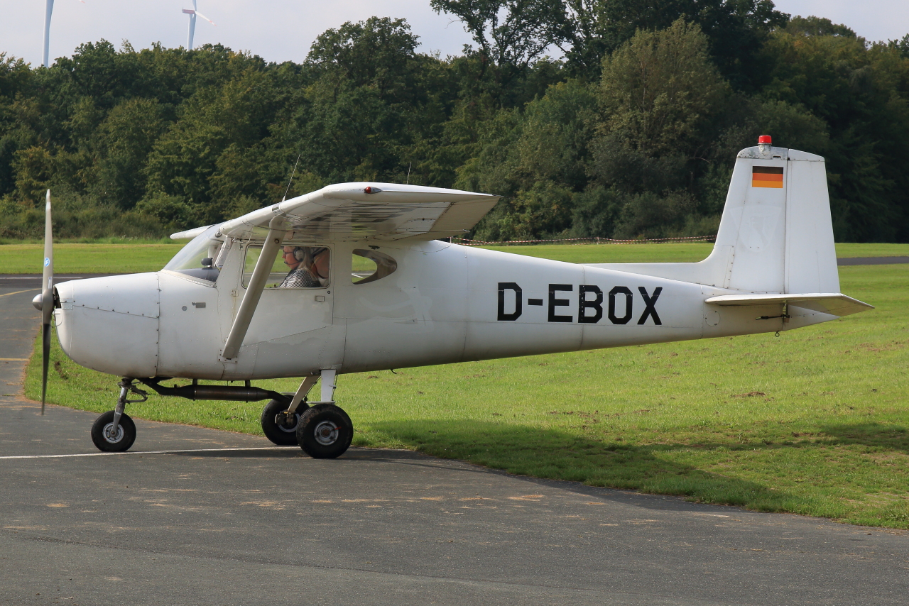 Privat, D-EBOX, Cessna 150, S/N: 15017179. Fly-In und Flugplatzfest 2023 in Elz (EDFY) am 03.09.2023.