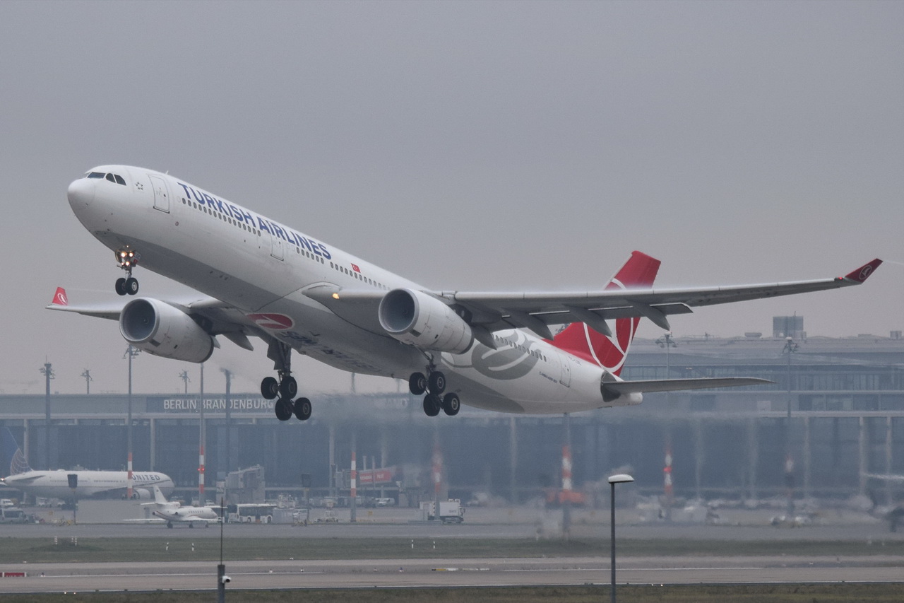 TC-LOC , Turkish Airlines , Airbus A330-343 , 25.10.2023 ,Berlin-Brandenburg  Willy Brandt  , BER , 