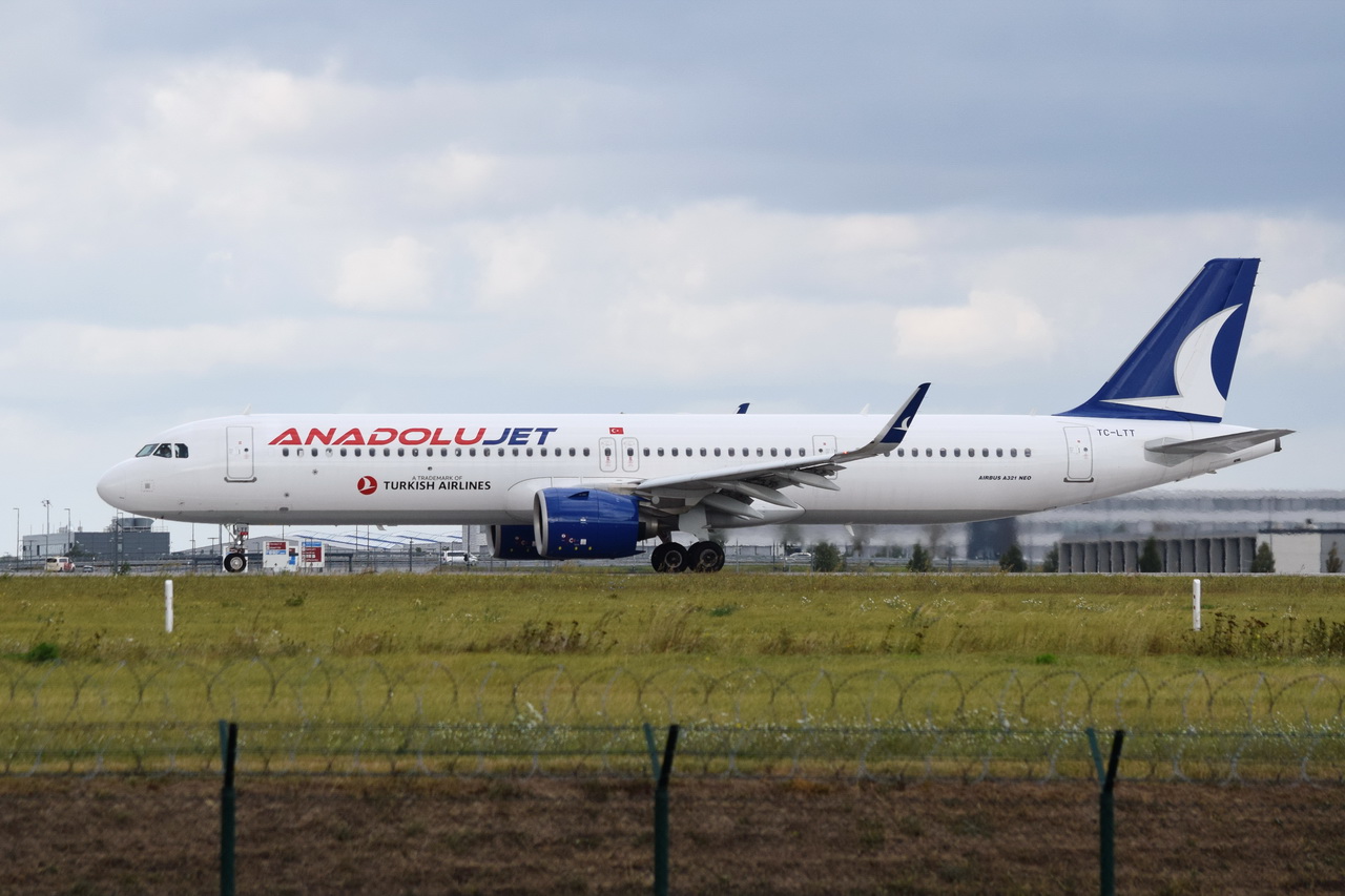 TC-LTT , AnadoluJet , Airbus A321-271NX , 04.10.2023 , Berlin-Brandenburg  Willy Brandt  , BER ,