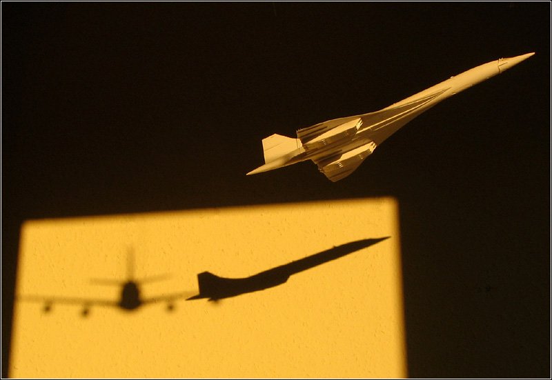 . Concorde meets Airbus A340 -

18.09.2005 (J)