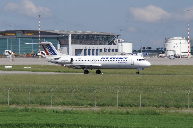 Eine Fokker 100 der Air France mit der Kennung F-GIOG