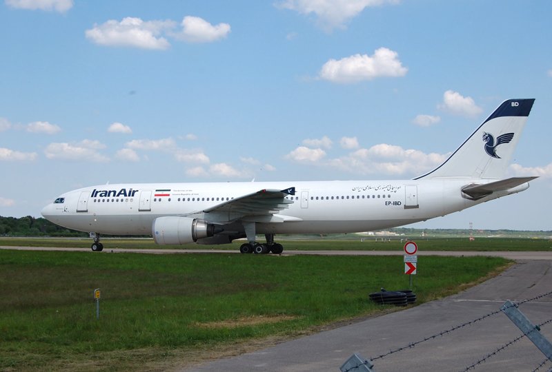 11.05.08 Der A300B4-605R von Iran Air macht sich auf den Weg zurck nach Theran.(Beim warten aufs Linie-Up)