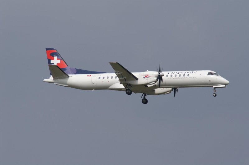 Eine Saab-Scania 2000 der Darwin Airline mit der Kennung HB-IZJ