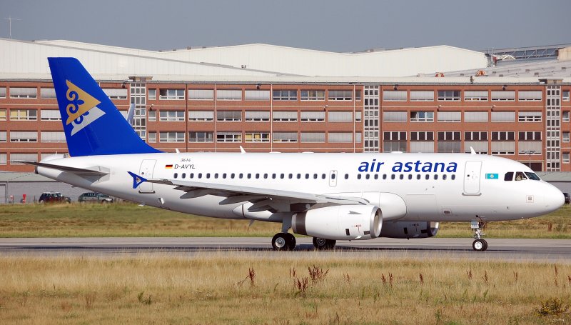 31.7.08 Der erste A319 fr Air Astana bricht auf zu seinem ersten Flug.