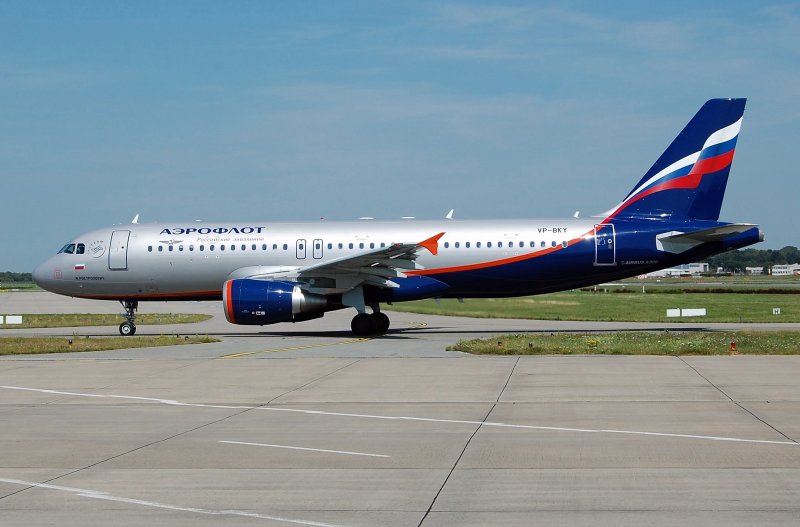 31.7.08 Der neuste A320 von Aeroflot macht sich auf den Weg zur 05 um nach Moskau zu fliegen.
