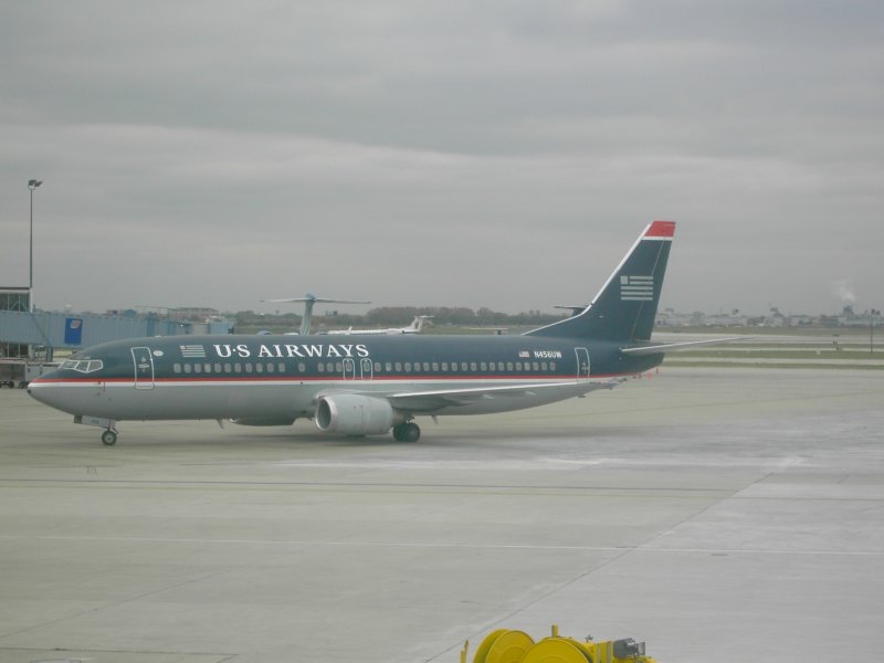 Eine Boeing 737-400 der Us Airways erreicht ihr Gate in