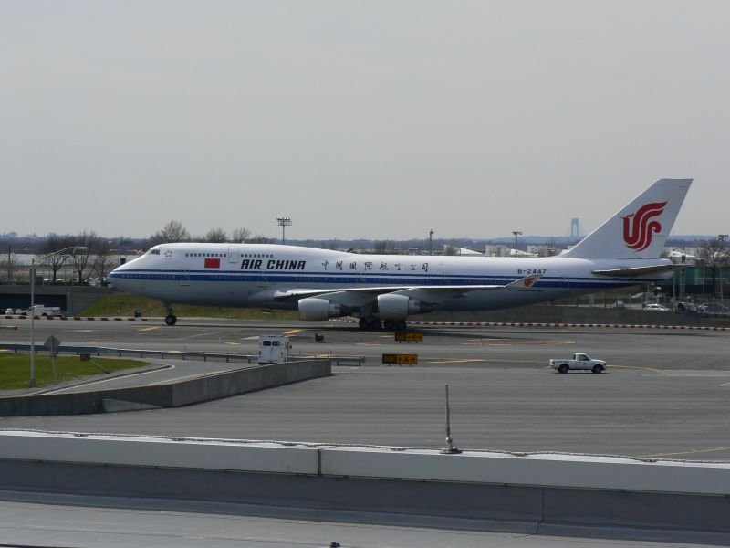 Der Jumbo der Air China auf dem Weg zu einer