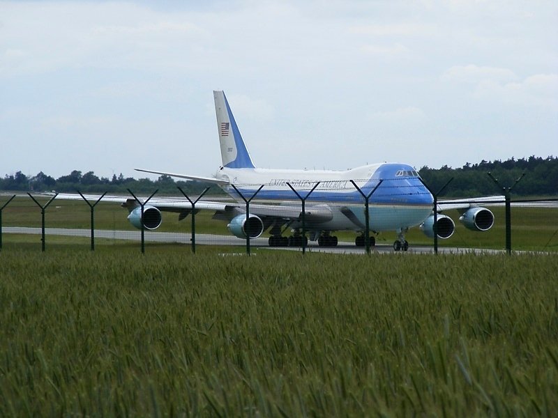  Airforce One (VC-25A,747-2G4B) am 5.6.2009 in Dresden. Obwohl Barack Obama