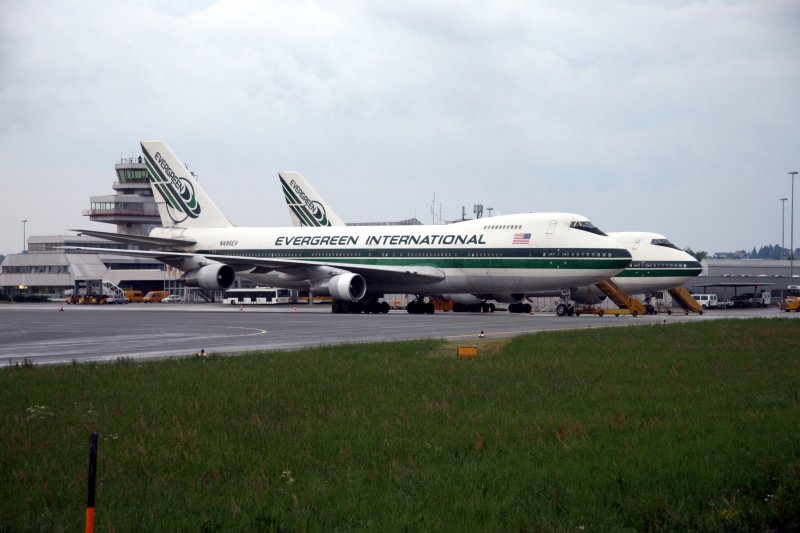 Die zwei Jumbos der Evergreen International hatten die Zulassungsnummern N486EV