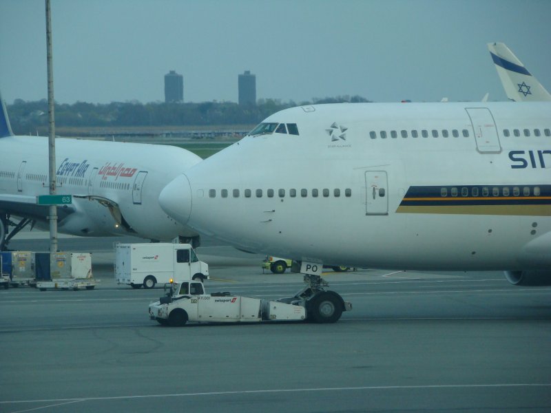 Die schnauze der Boing 747-400 auf den John F. Kennedy