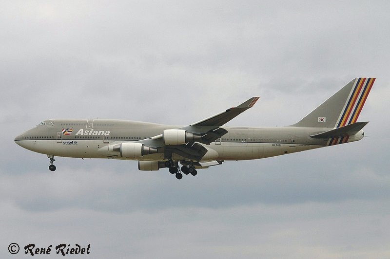 Eine Boeing 747-48E M von Asiana Airlines, mit der Reg