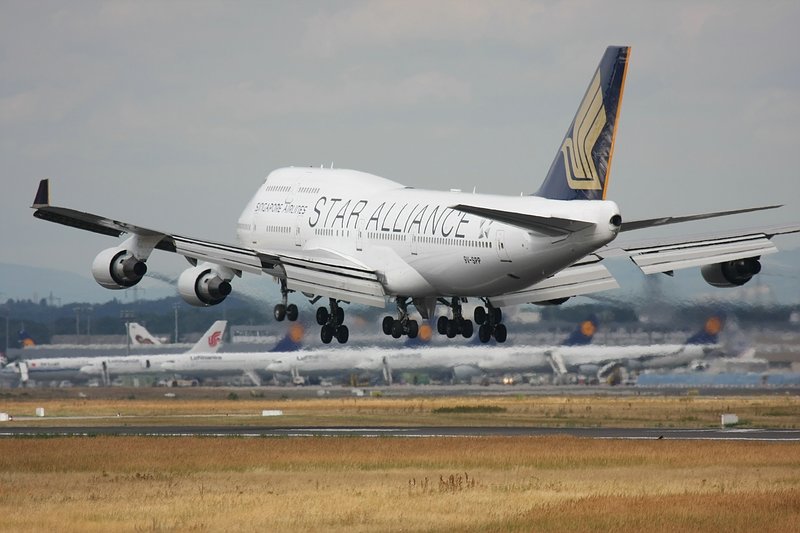 Touchdown B747 SIA(Star Alliance) in Frankfurt. 