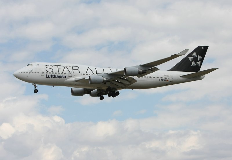 Landeanflug, B747 Lufthansa(Star Alliance) in Frankfurt. 

 