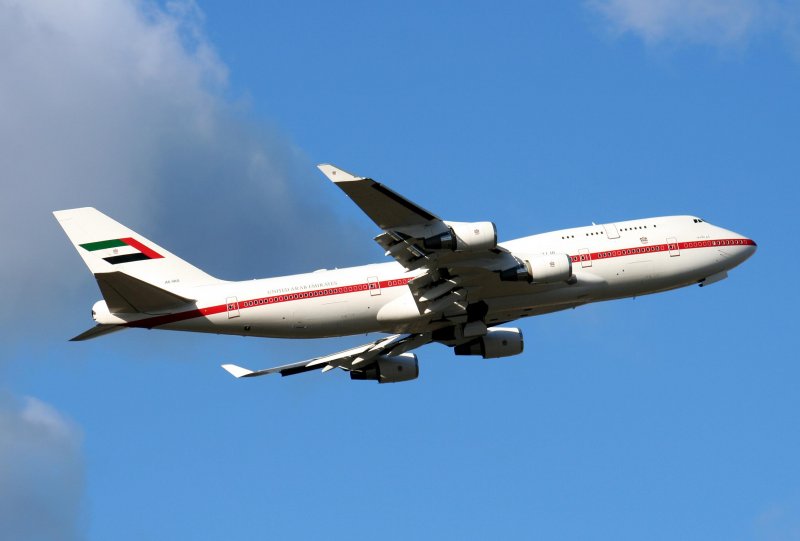 Abu Dhabi Amiri Flight B 747-4F6 A6-YAS nach dem Start