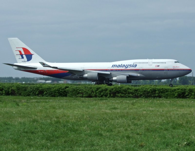Malaysia 9M-MPK startet in Amsterdam  