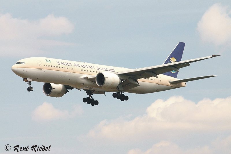 Saudi Arabian Airlines hat diese Boeing 777-268 ER am 24.7.2005,