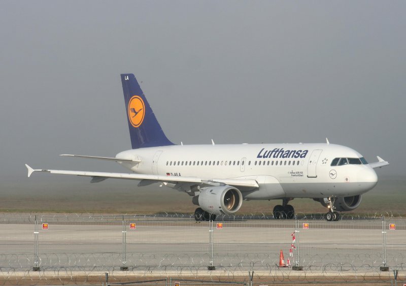 Lufthansa A 319-114 D-AILA Frankfurt-Oder im morgentlichen Nebel am 27.09.2008