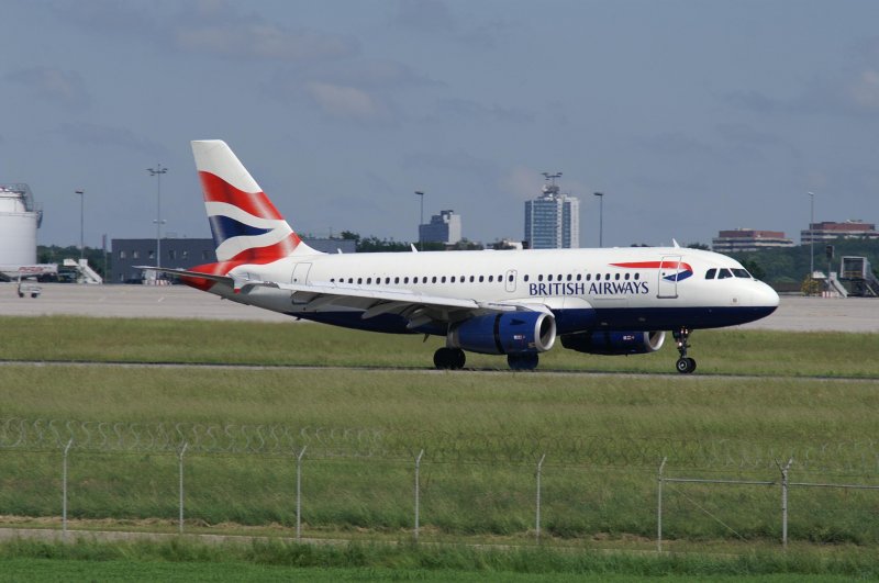 Ein Airbus A-319-131 der British Airways mit der Kennung G-EUOF
