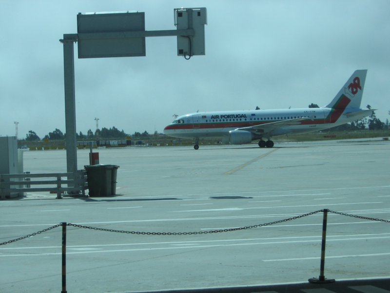 Ein Air Portugal (TAP) A319 am Flughafen Porto 