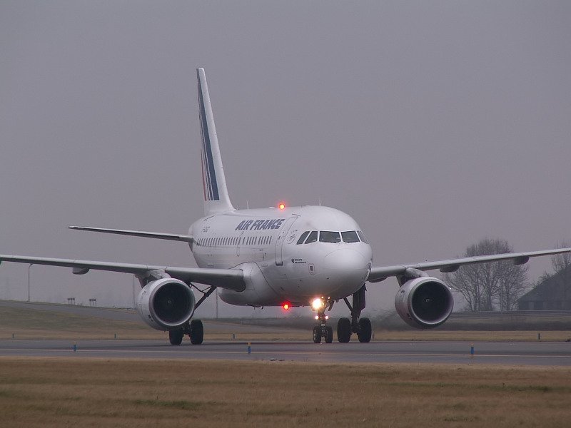 Auf dem Weg von der Polderbaan zum Terminal. Das Foto