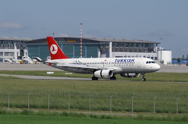 Ein Airbus A-320-232 der Turkish Airlines mit der Kennung TC-JPA